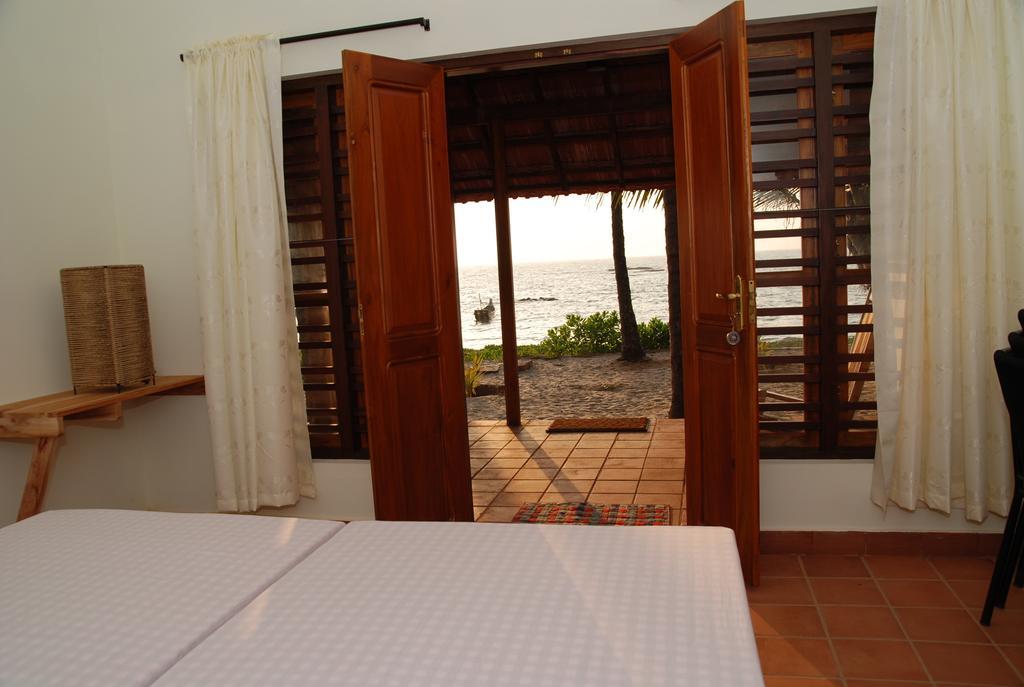 Chera Rocks Beach House Hotell Thottada Rum bild