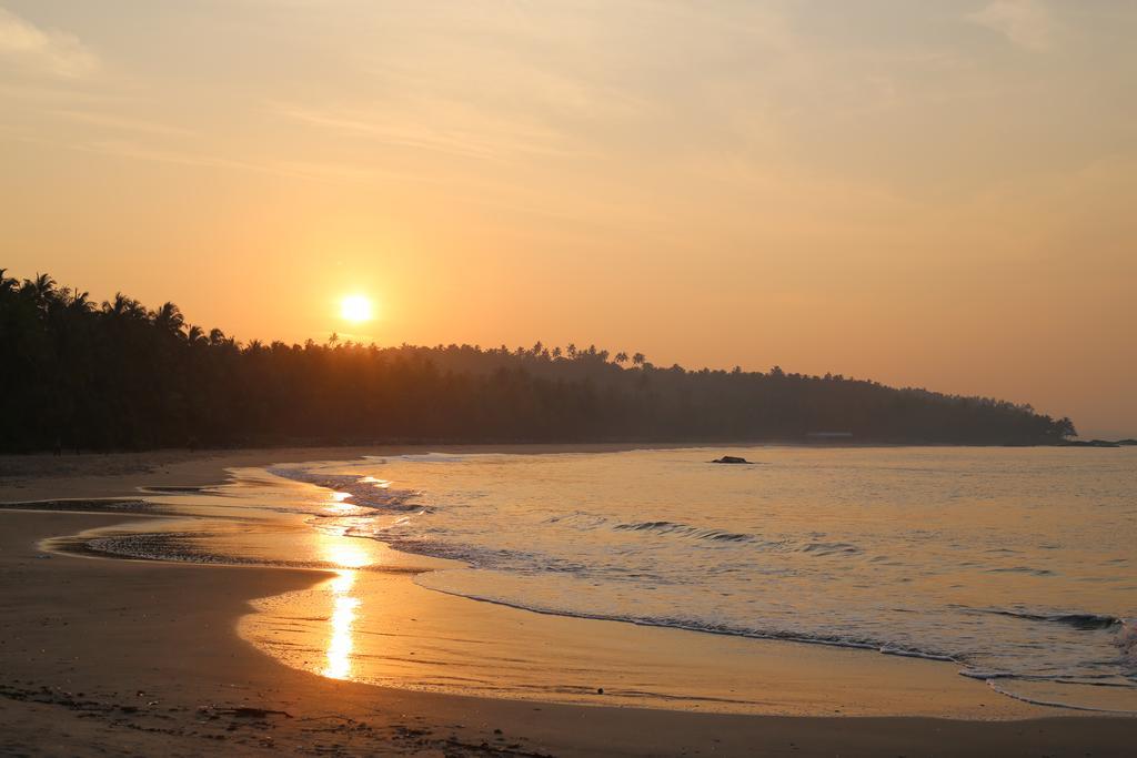 Chera Rocks Beach House Hotell Thottada Rum bild