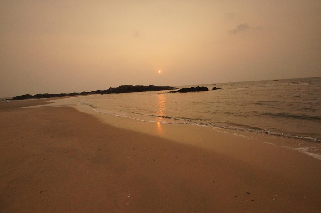 Chera Rocks Beach House Hotell Thottada Rum bild