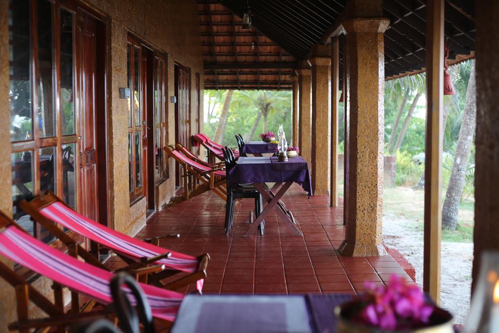 Chera Rocks Beach House Hotell Thottada Exteriör bild
