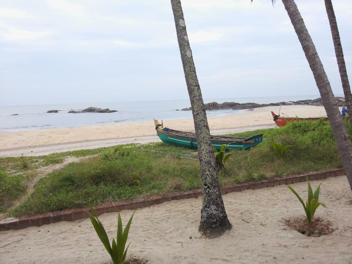 Chera Rocks Beach House Hotell Thottada Exteriör bild